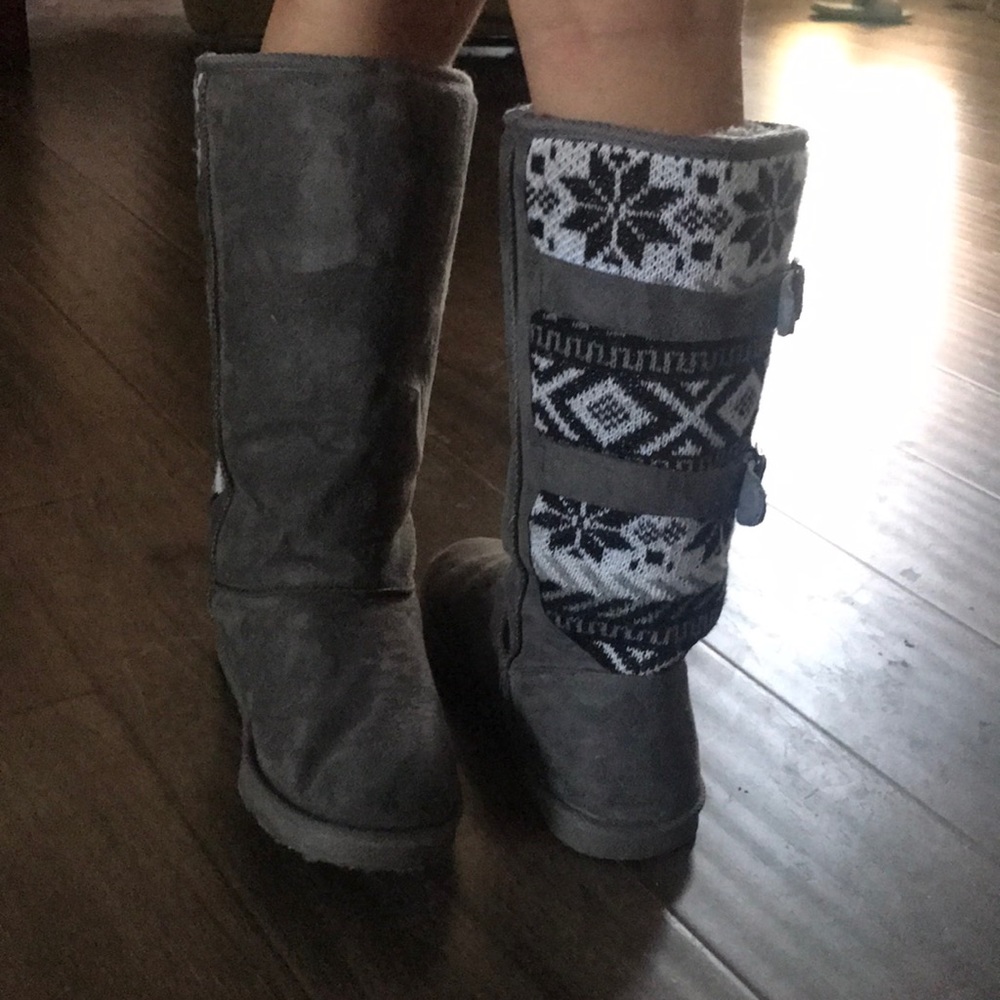 Mid calf fuzzy boots